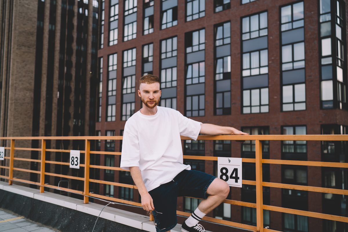 Jak dobrać męskie ubrania na lato, które są wygodne, a jednocześnie modne?